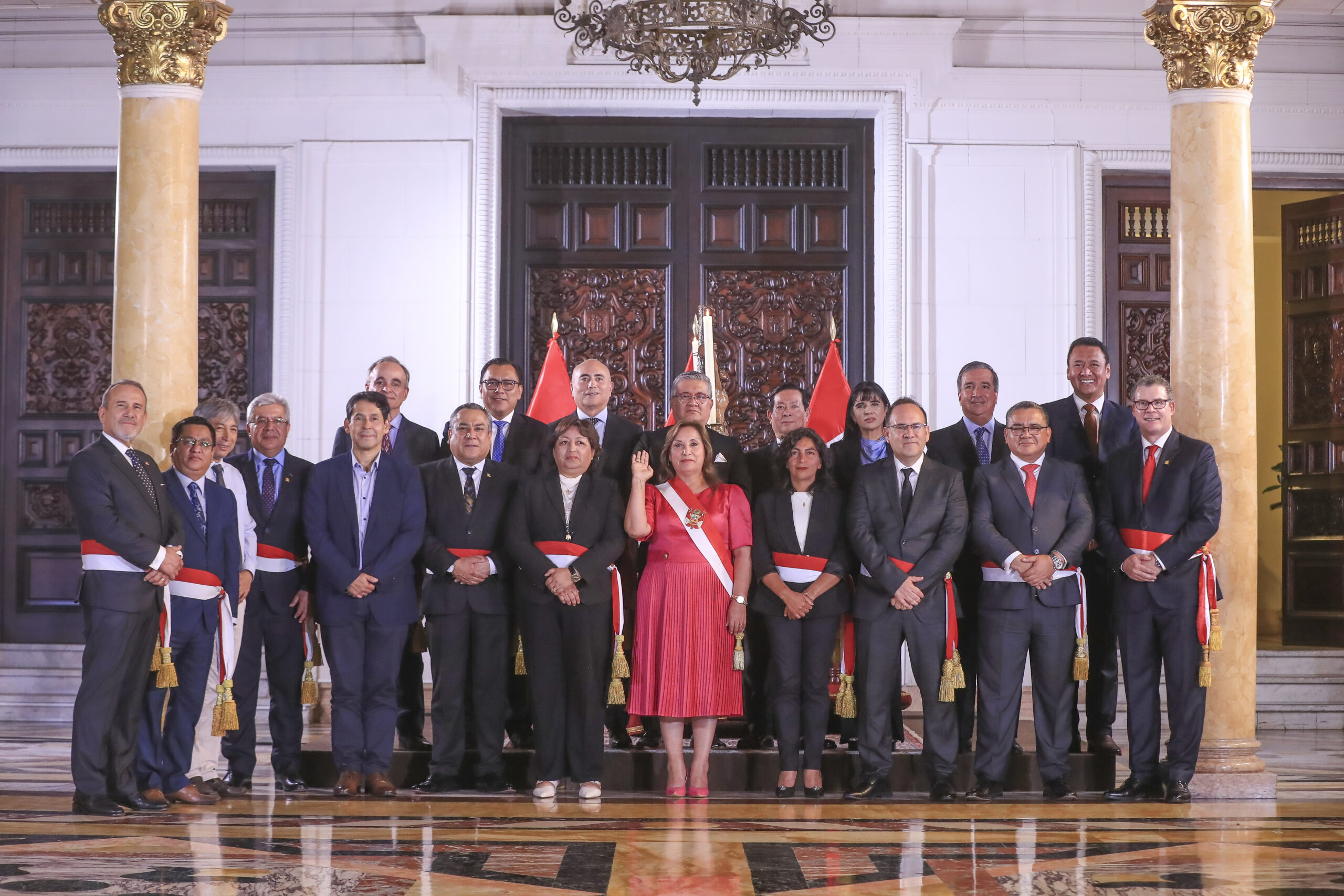 Estalla bronca  en el gabinete