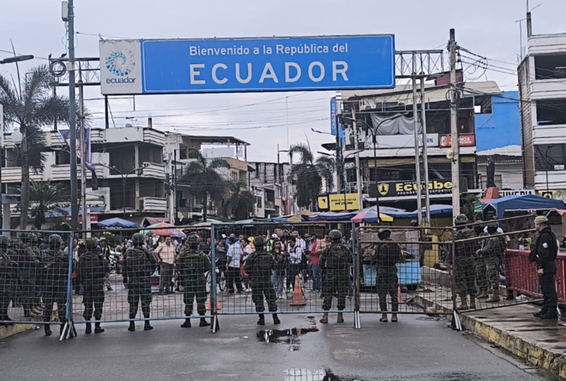 Gobierno ecuatoriano cierra temporalmente la frontera con Perú