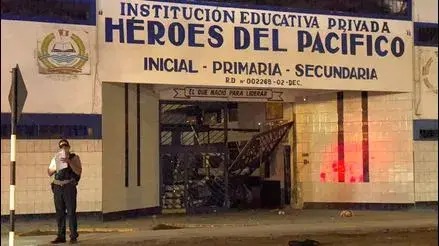 Ventanilla: Detonan explosivo en la puerta de un colegio