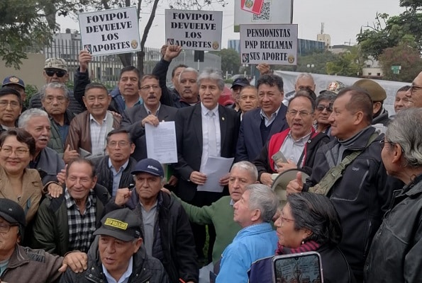 Jubilados militares y policiales piden que bonificación sea pensionable