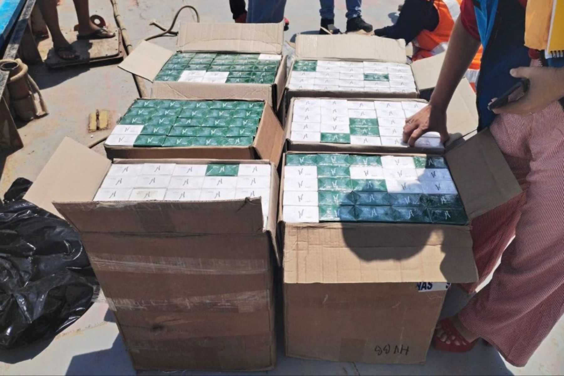 Sunat y PNP incautan más de 3 millones de cigarrillos ilegales en operativos en Lima, Pucallpa y Puno