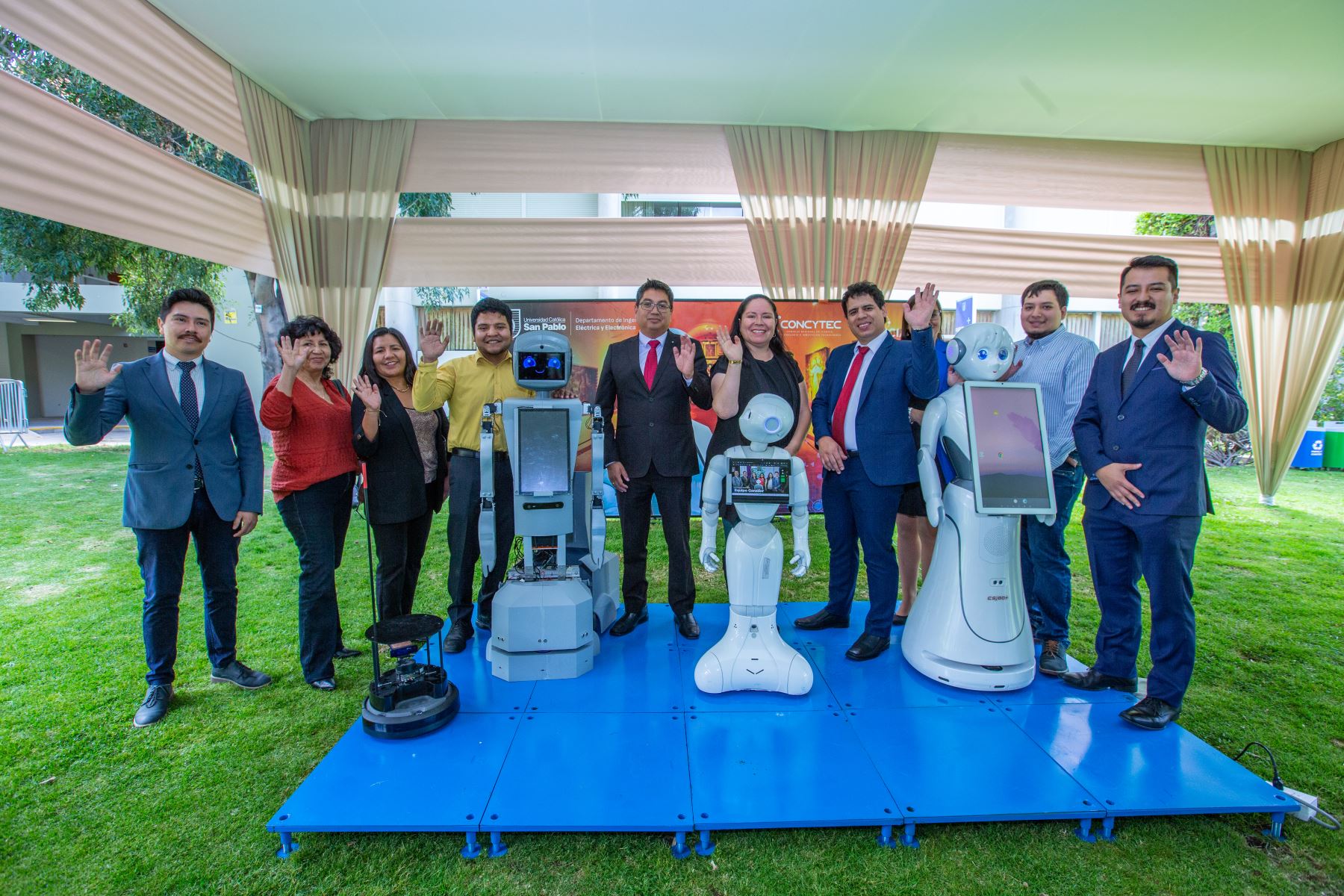 Arequipa: Crean y programan robots sociales en el Perú