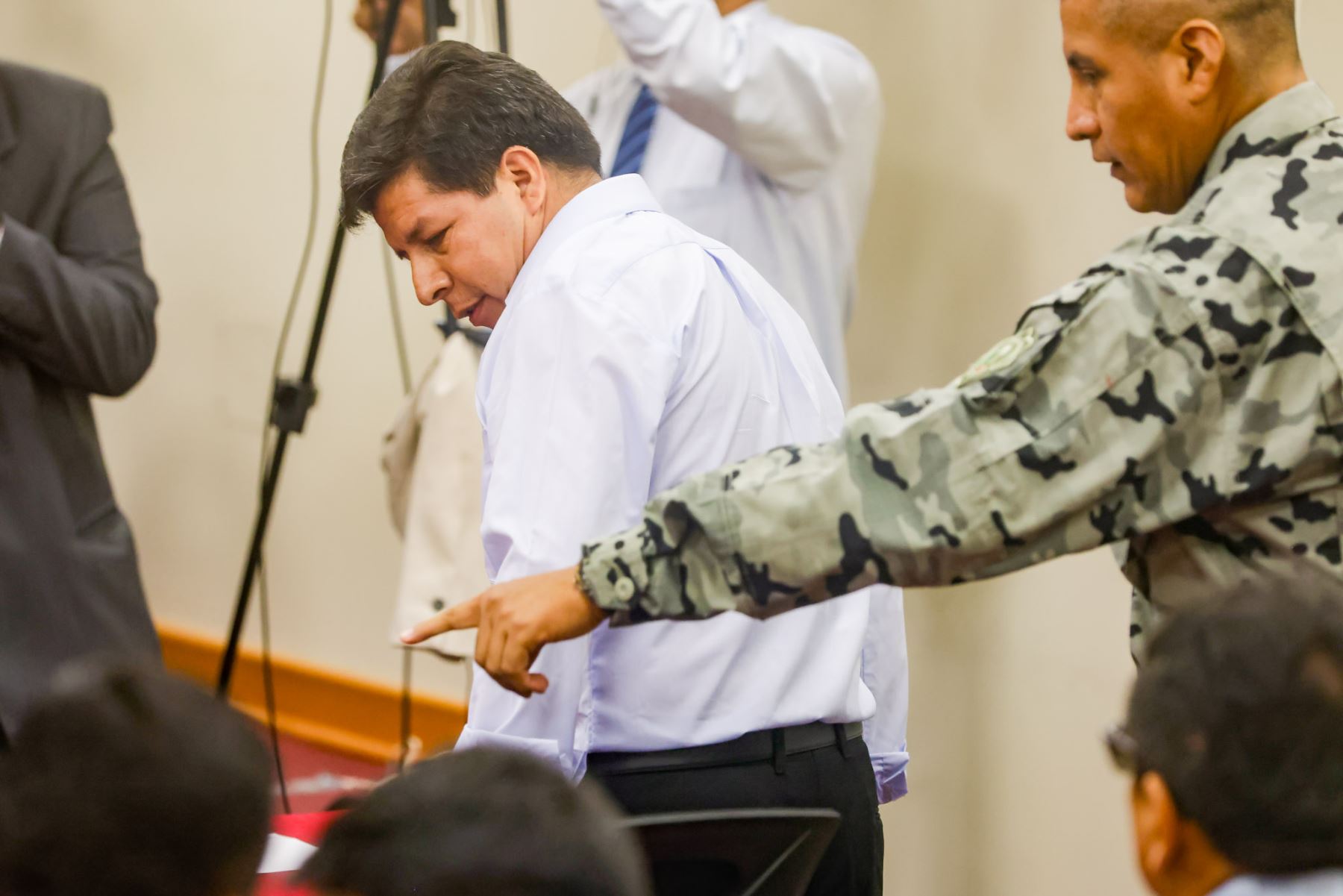 Excomandante afirma que Castillo le ordenó cerrar el Congreso