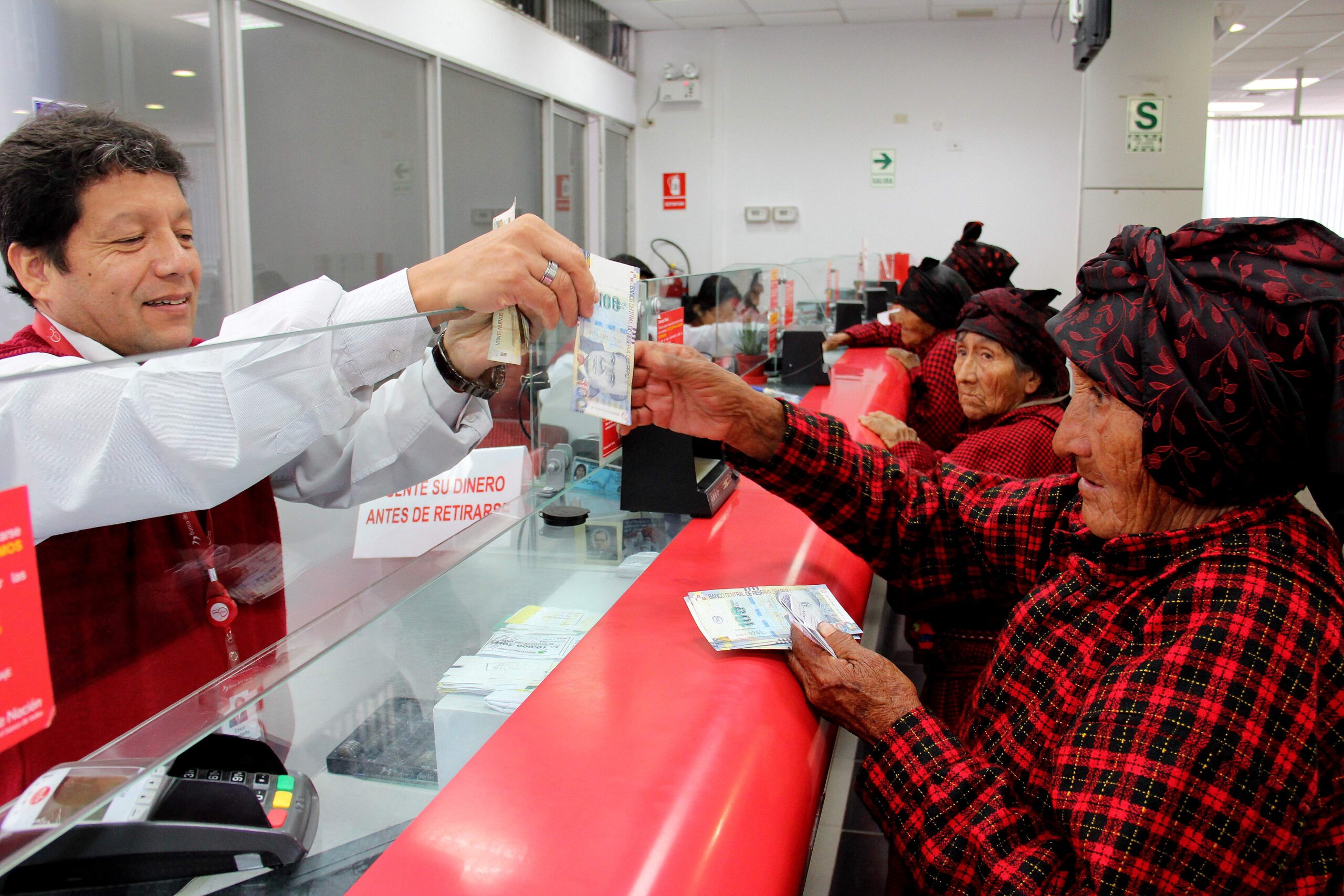 Midis adelanta pagos a usuarios de Pensión 65 y Contigo ante emergencia por lluvias