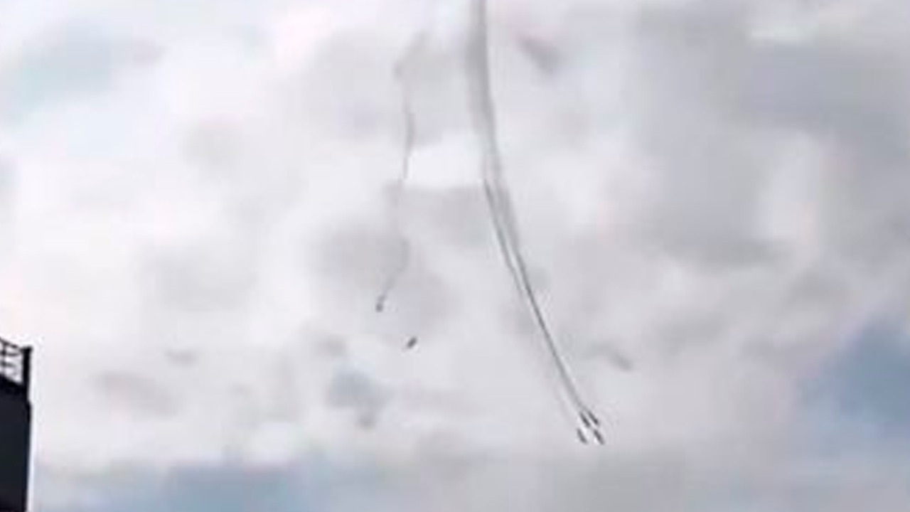 Colisión entre dos aviones de la patrulla acrobática de Francia durante entrenamiento