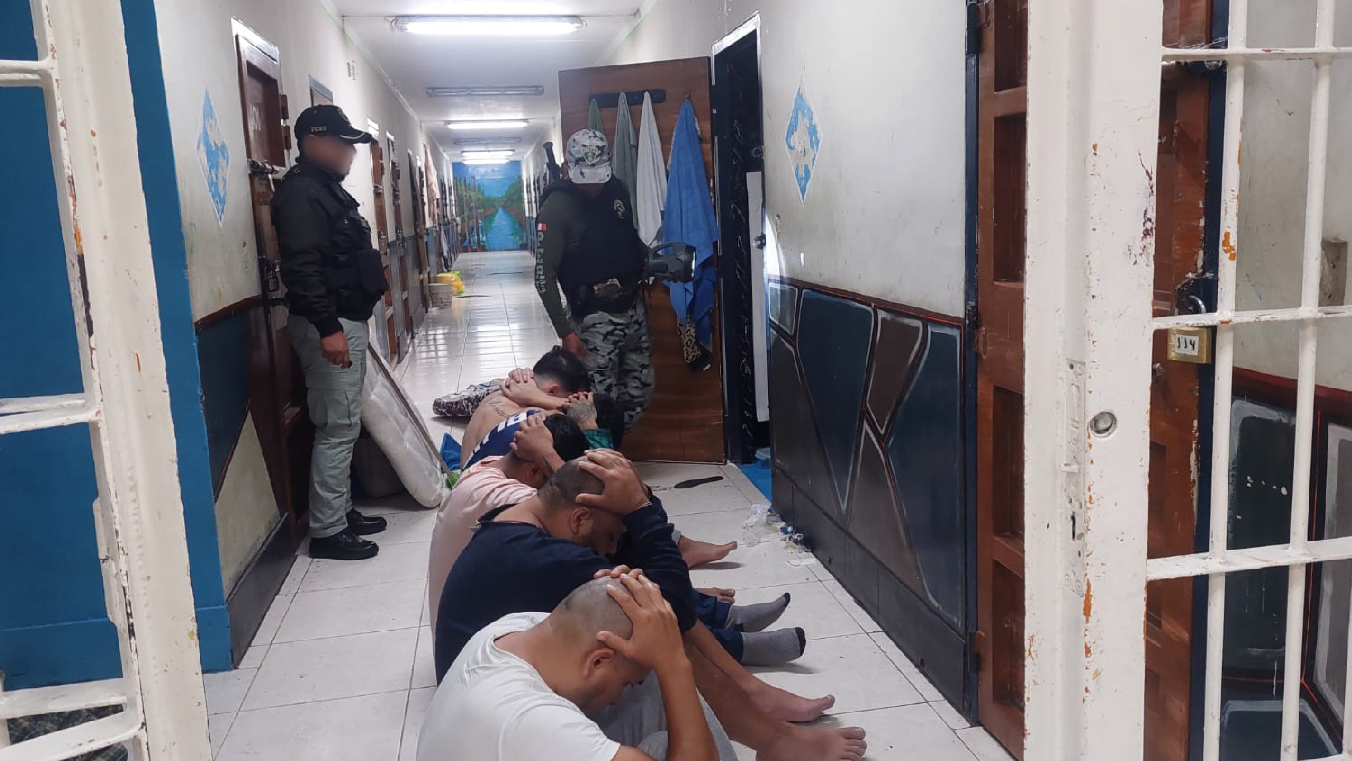 INPE allana celdas peligrosos criminales en penal Piedras Gordas