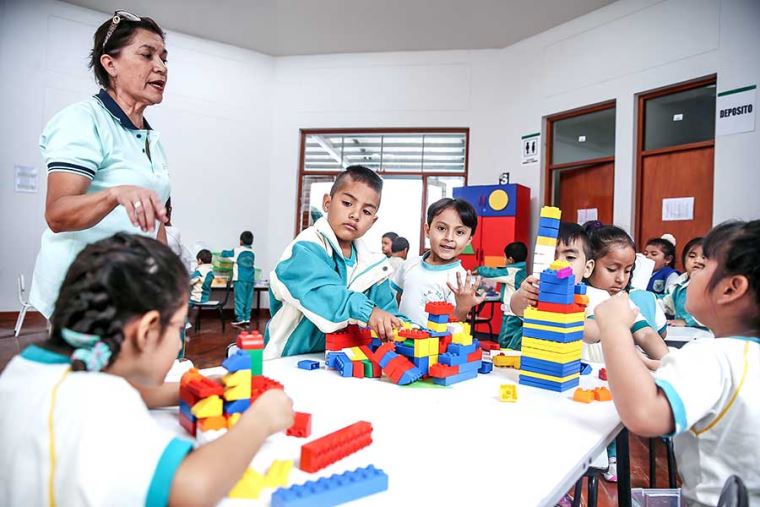 Ministro de Educación anuncia aumentos de hasta 1,120 soles