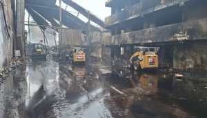 Incendio de gran magnitud consume almacén en Chilca