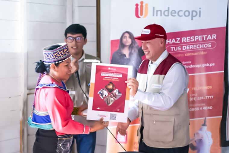 Guía de consumo en lengua Shipibo-Konibo empodera a más de 32 mil ciudadanos