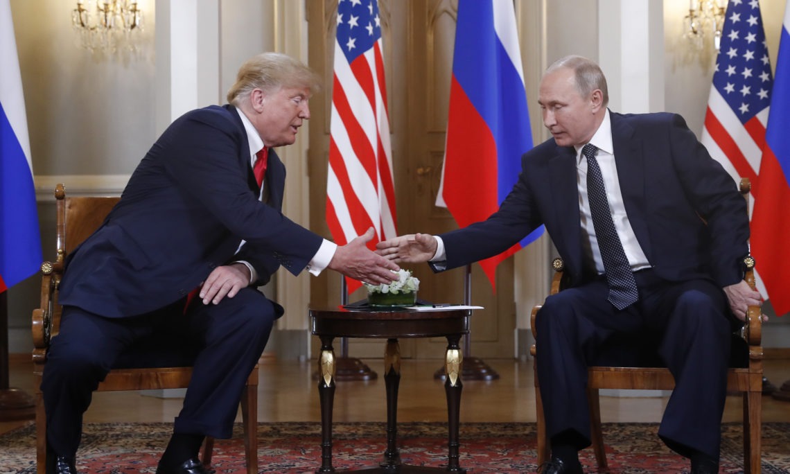 Trump mantiene decisión de negociar tregua con Putin