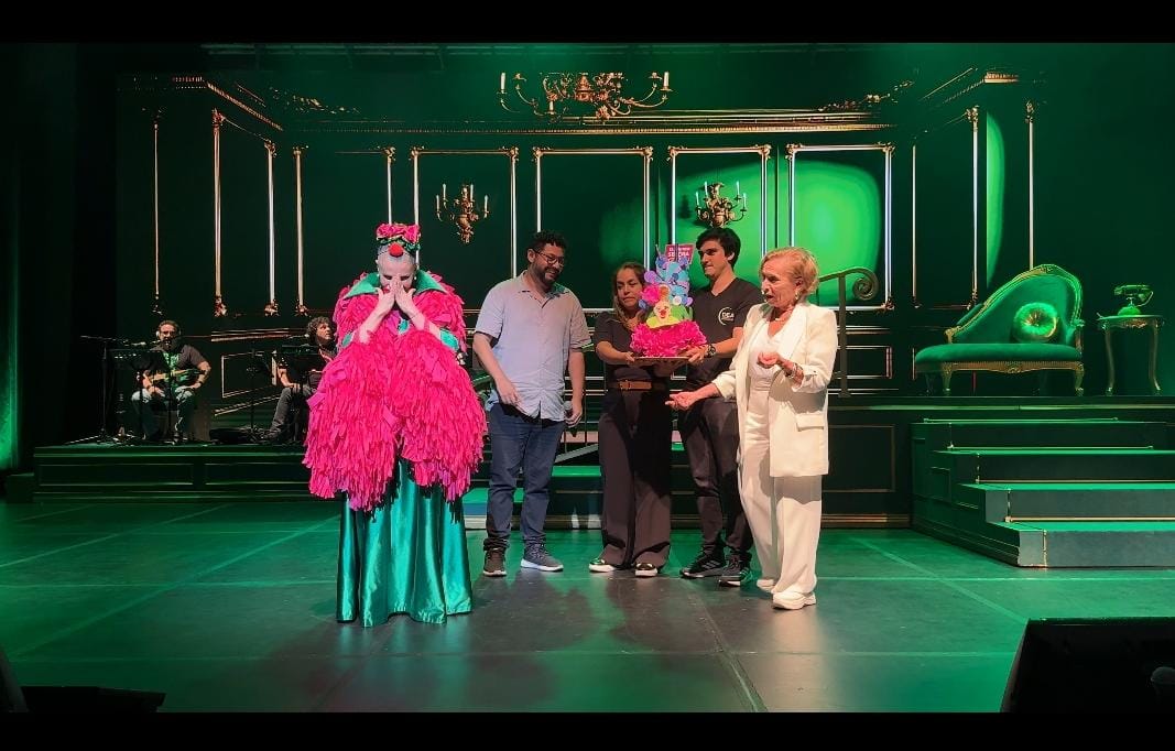 “Ya siéntese, señora” cumple 1 año en el teatro