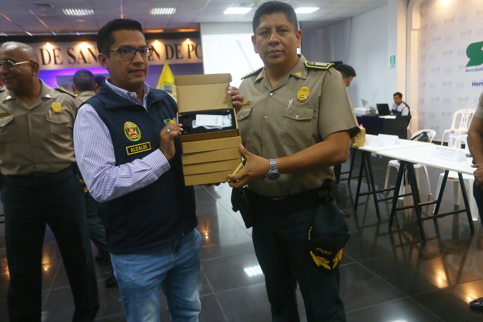 Comisarías de SMP recibieron 40 scanners gracias al alcalde Hernán Sifuentes para su labor contra la delincuencia