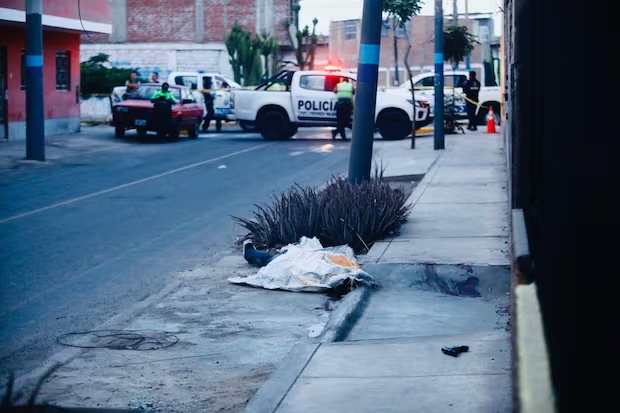 Tiroteo en el Callao: policía implicado en asalto muere en fuego cruzado