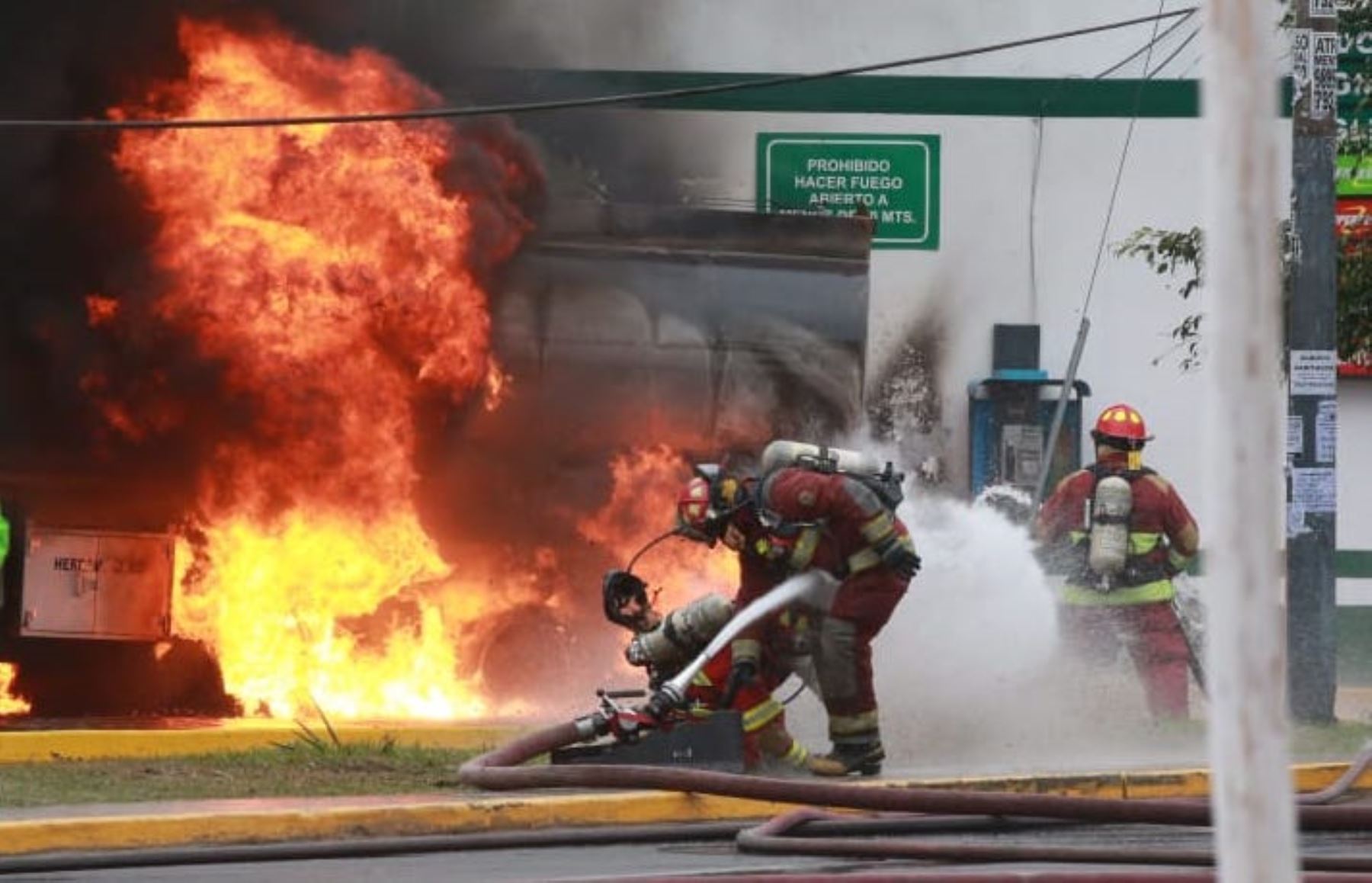 Arequipa: Cisterna de combustible se incendia y deja un muerto