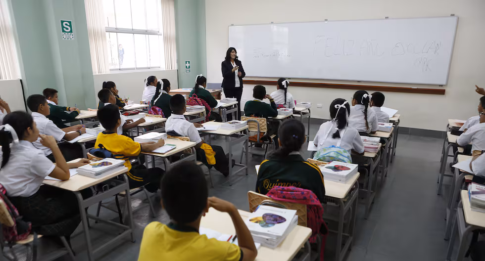 Crítico inicio del año escolar