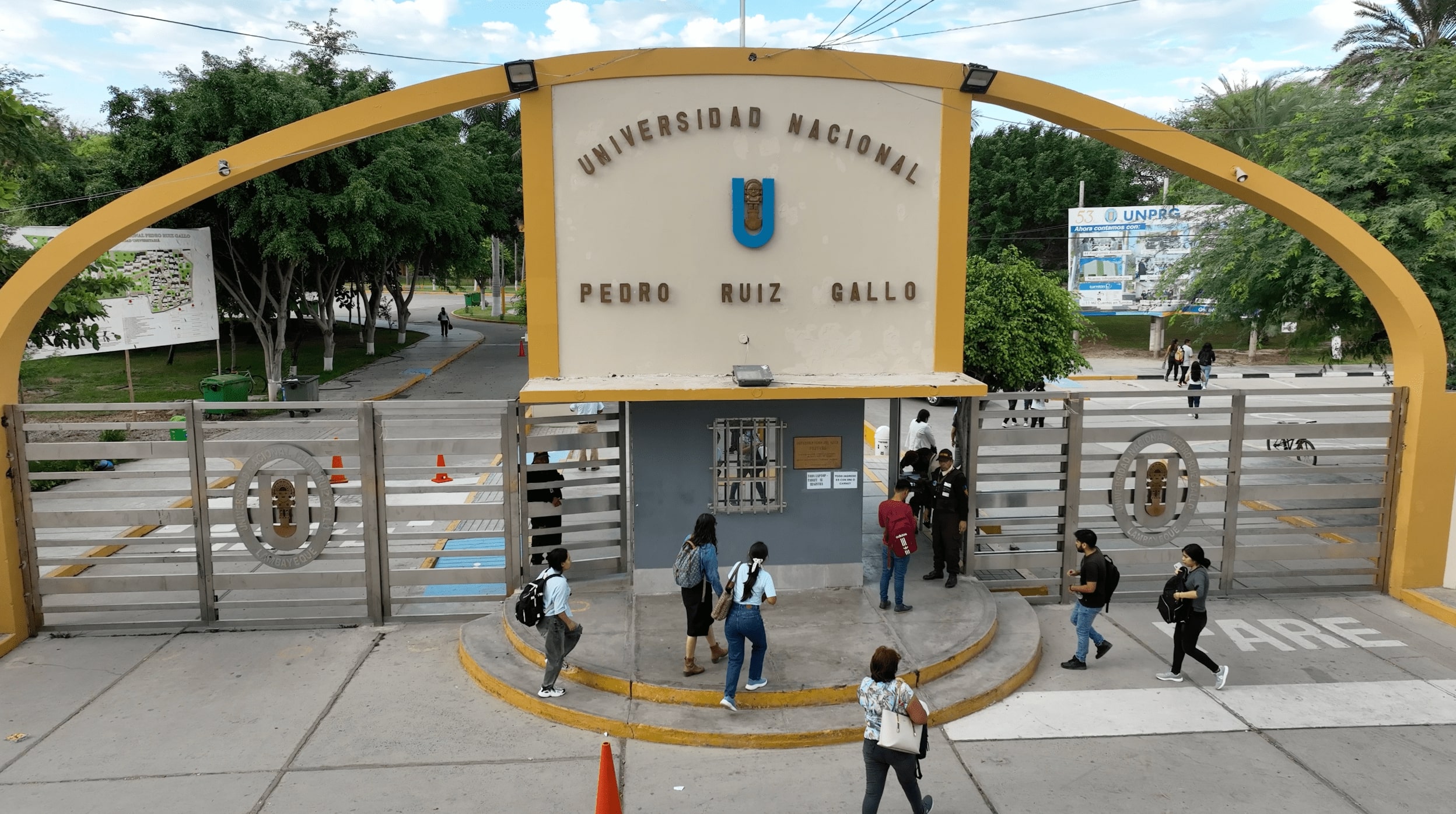Intervienen a 12 postulantes por fraude en examen de admisión