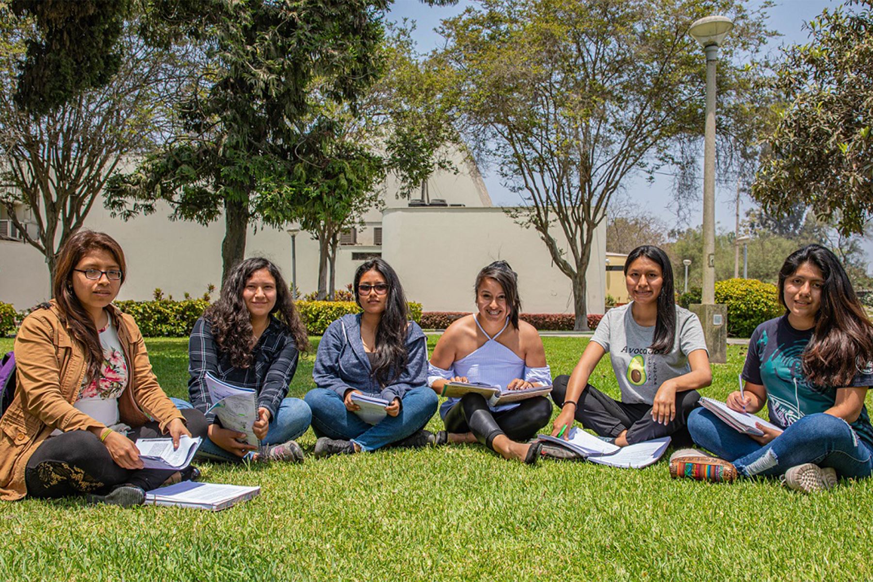 Pronabec Impulsa el Crecimiento de Mujeres