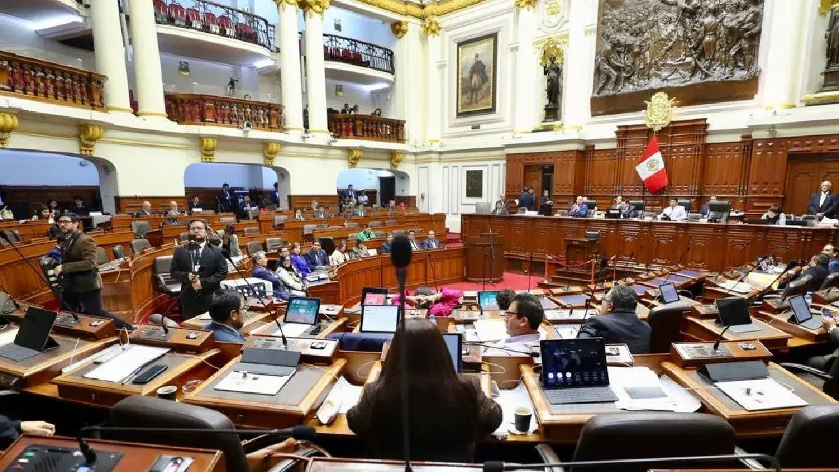 Congresistas podrán postular sin dejar el Parlamento