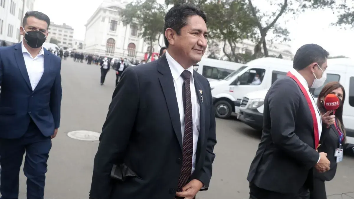 PJ ordenó que Vladimir Cerrón afronte sin restricciones el caso Antalsis