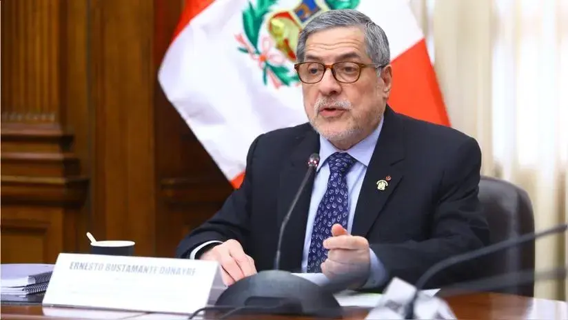 Ernesto Bustamante cuestiona la capacidad de las mujeres en las ciencias exactas