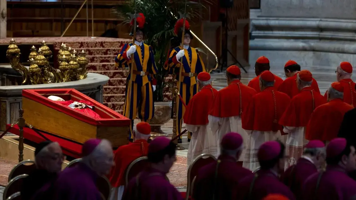 El papa Francisco es velado en la basílica de San Pedro