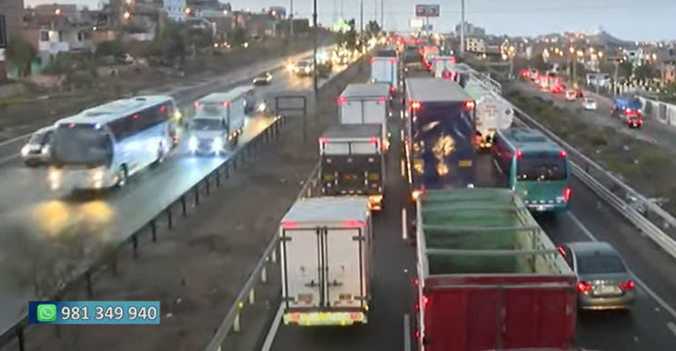 Caos vehicular por atropello en la Panamericana Sur