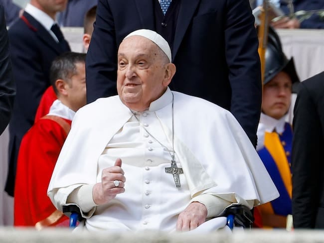 El Papa Francisco apareció de sorpresa en el Vaticano