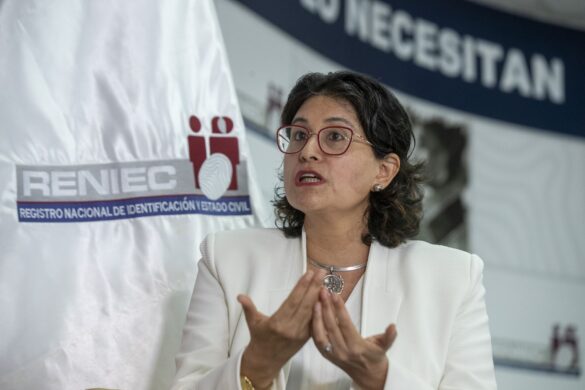 Exigen renuncia de jefa de la Reniec
