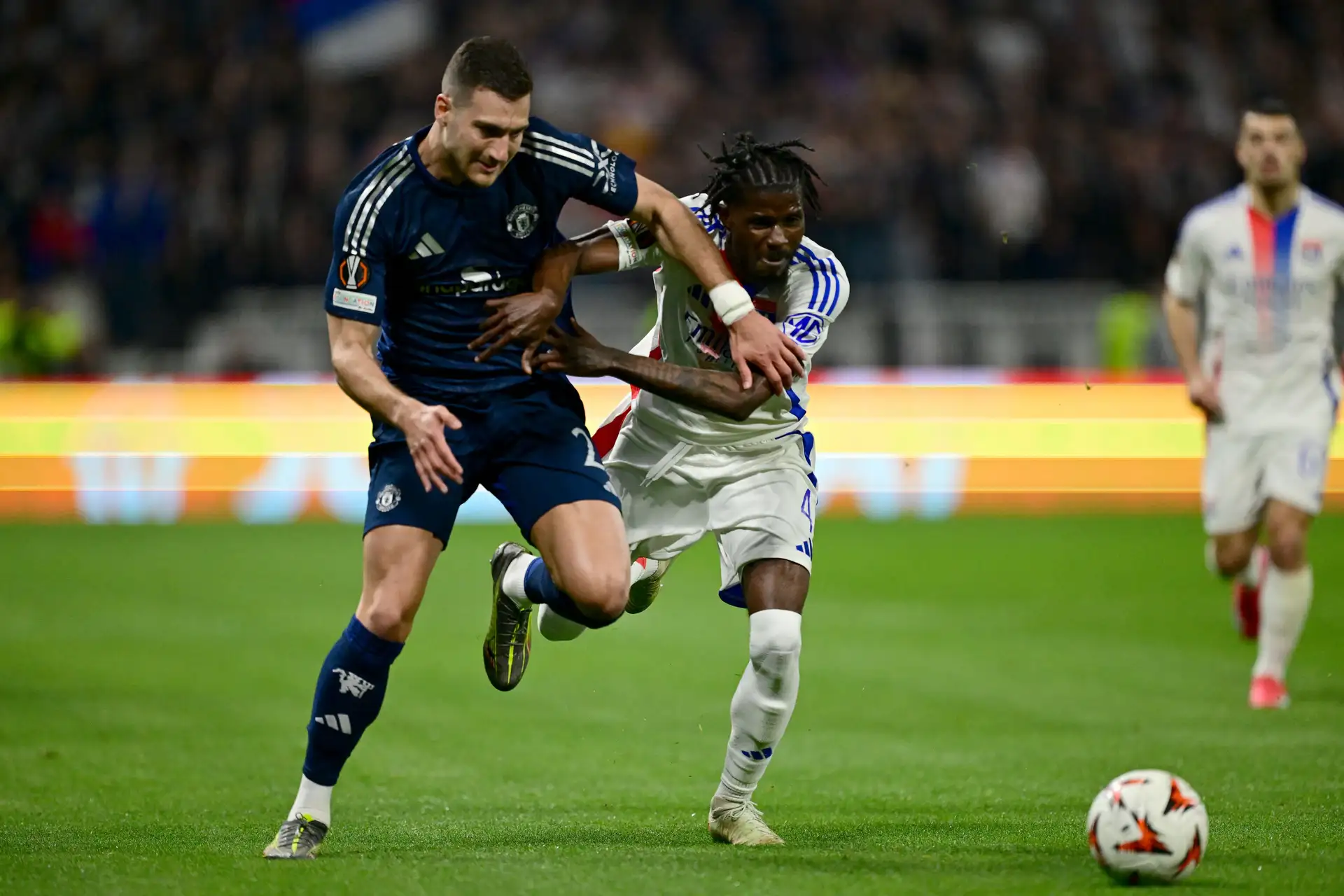 Olympique de Lyon igualó ante Manchester United en Francia