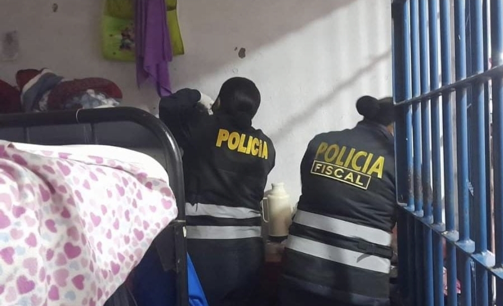 Incautan celulares y armas blancas en penal de Arequipa