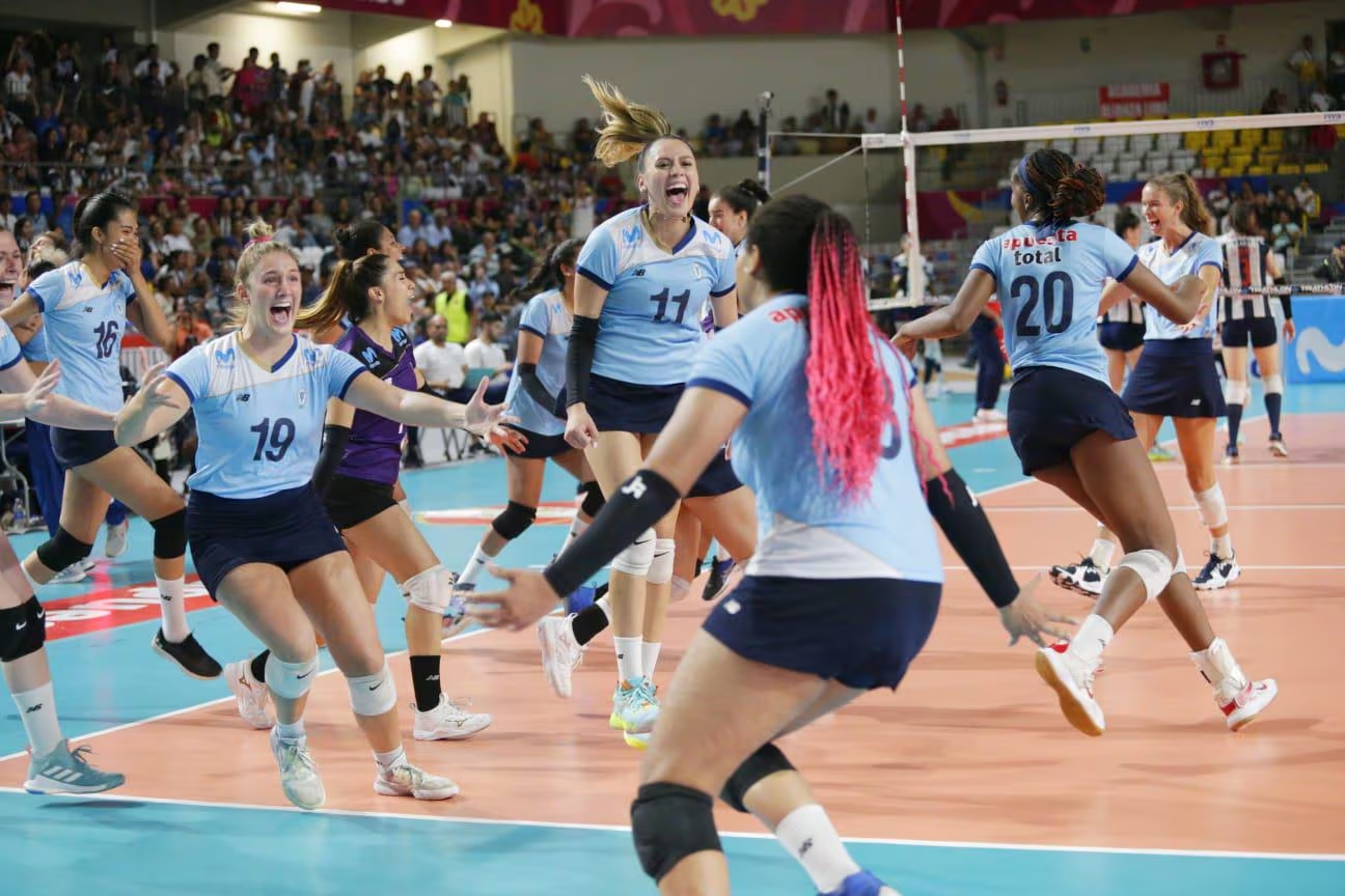 Regatas venció 3-0 a Universitario por la ida de semifinales de la Liga Peruana de Vóley