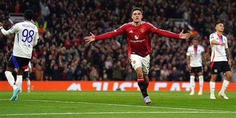 Manchester United ganó 5-4 tras una épica remontada ante Lyon