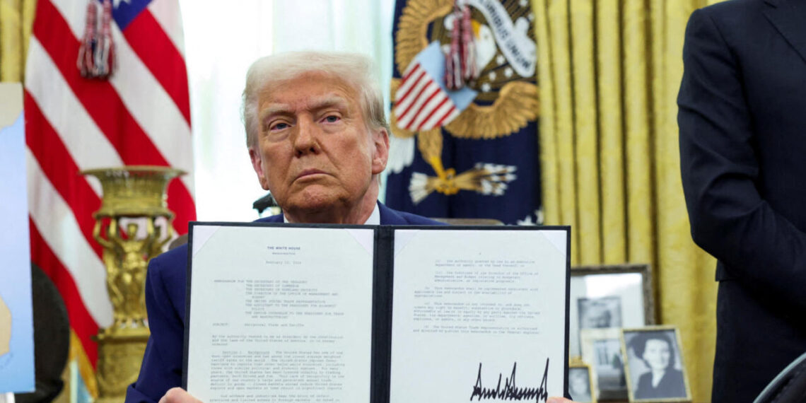 Trump impone arancel del 10% a Perú