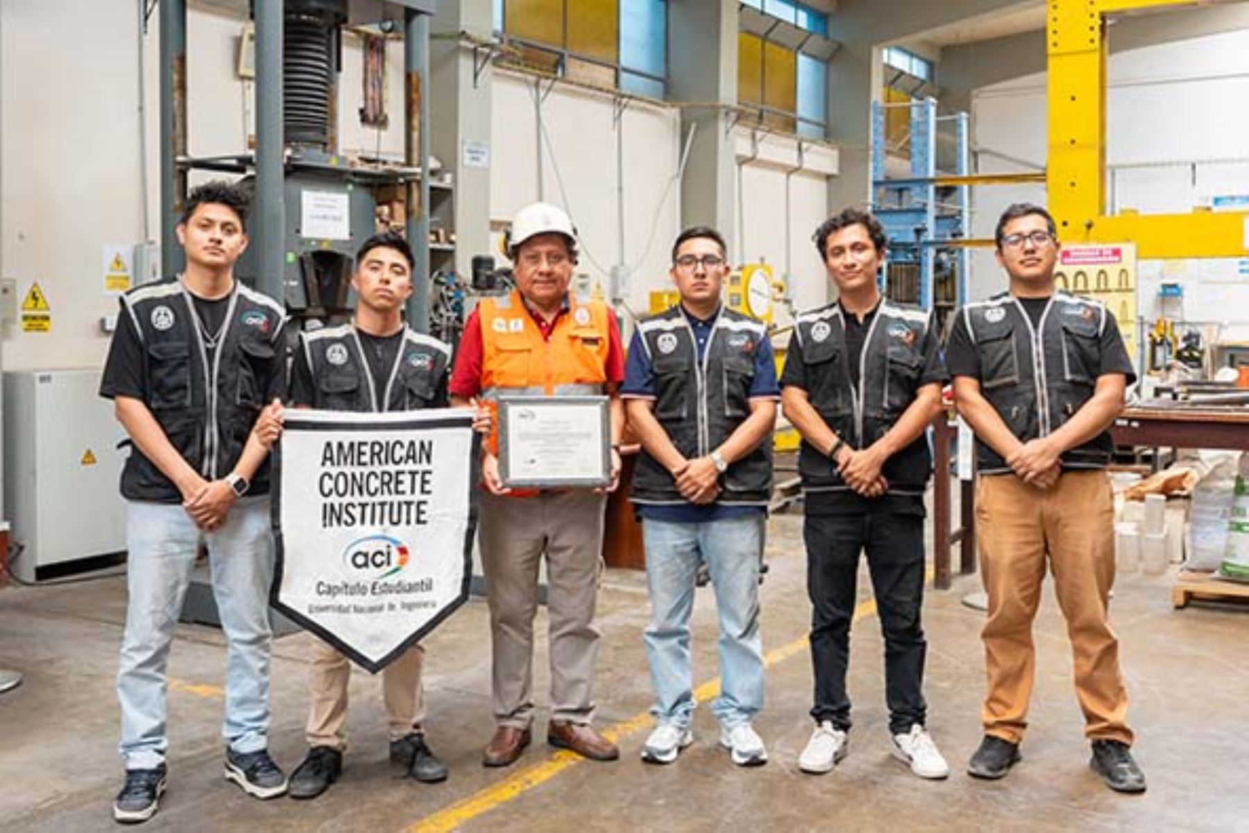 Estudiantes de la UNI arrasan en Canadá