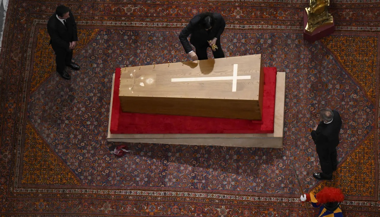 Unas 250.000 personas presentaron sus respetos ante el féretro del papa Francisco durante los tres días de capilla