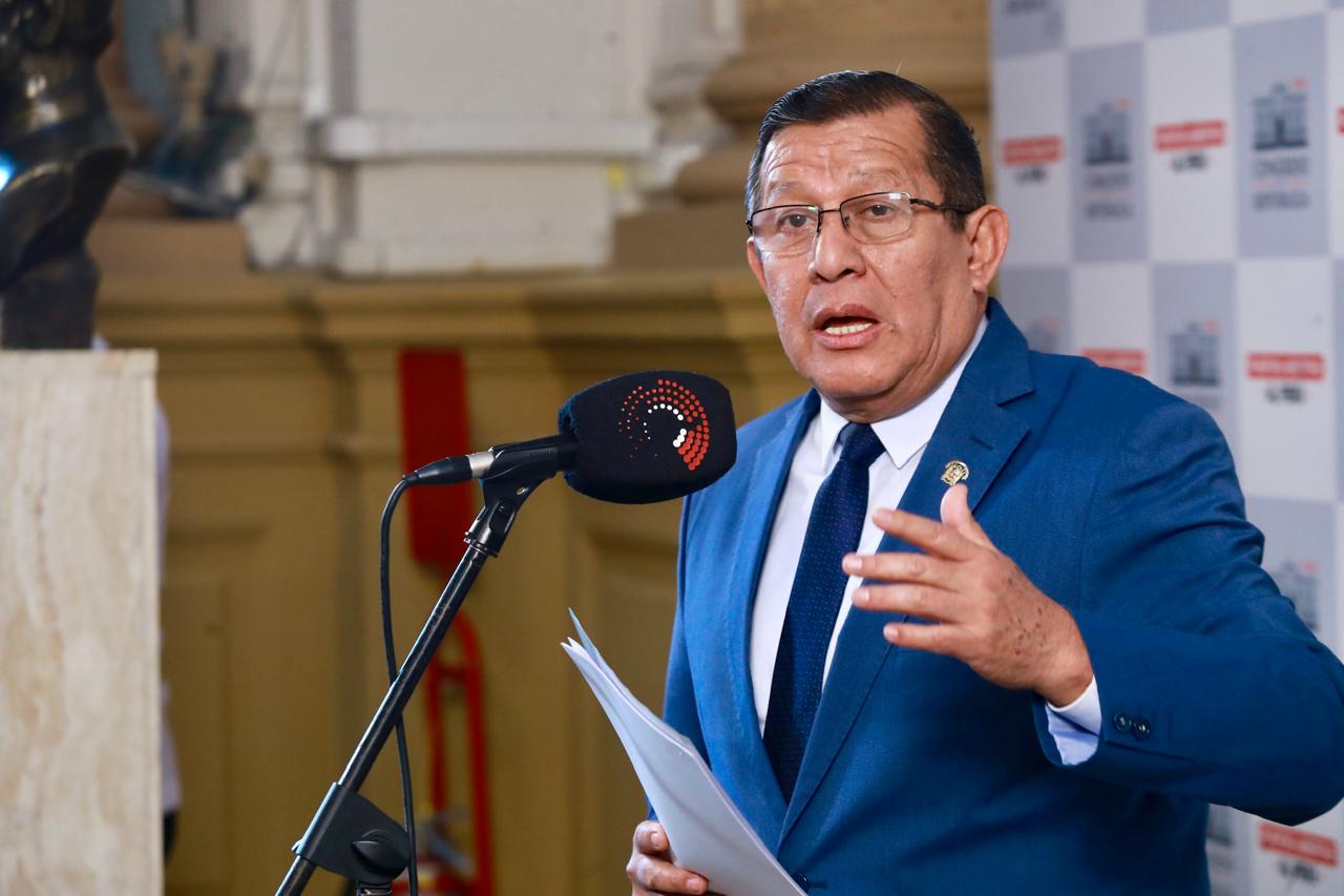 Salhuana defiende designación de Yessenia Lozano en el Congreso