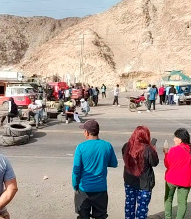 Pescadores bloquean Panamericana por posible privatización