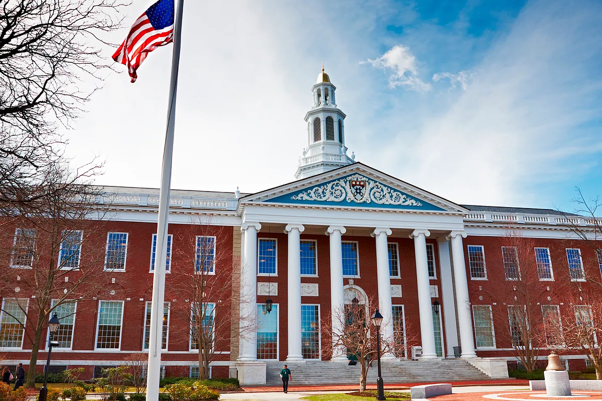 China y Japón critican prohibición a Harvard para matricular extranjeros