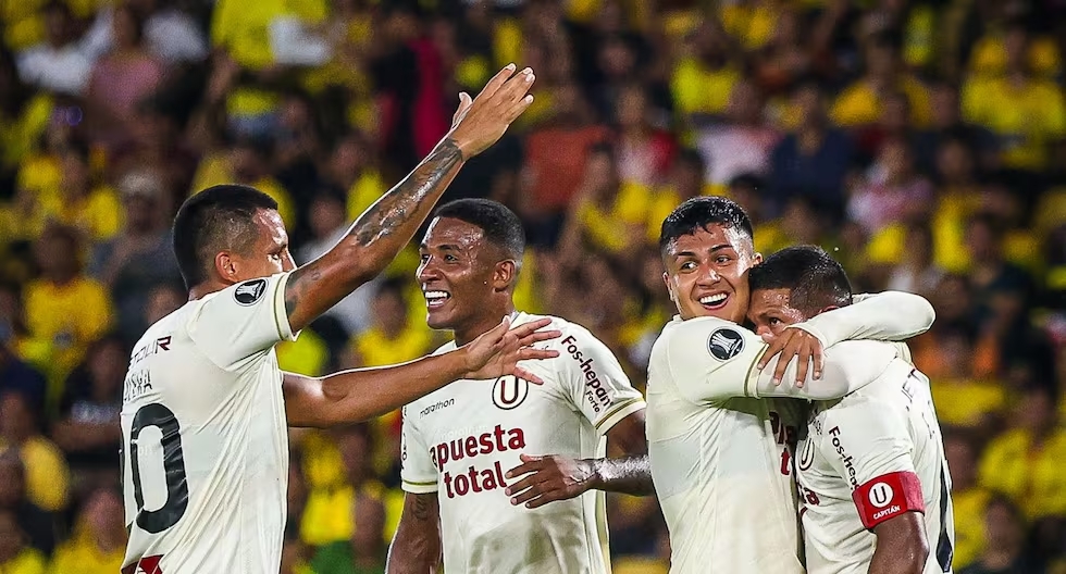 Universitario vence a Barcelona y revive en la Libertadores