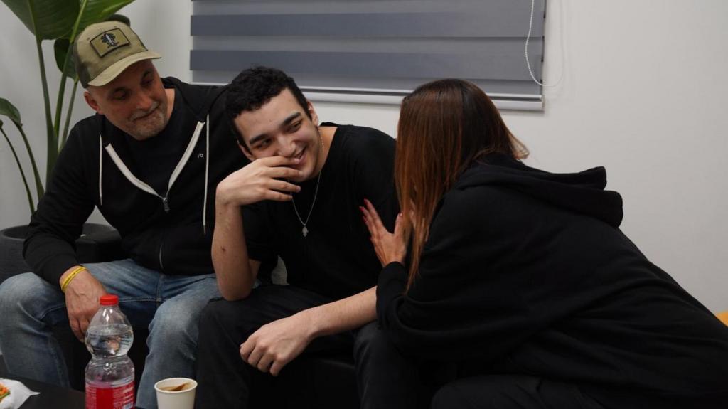 El grupo terrorista Hamas liberó a soldado israelí-estadounidense