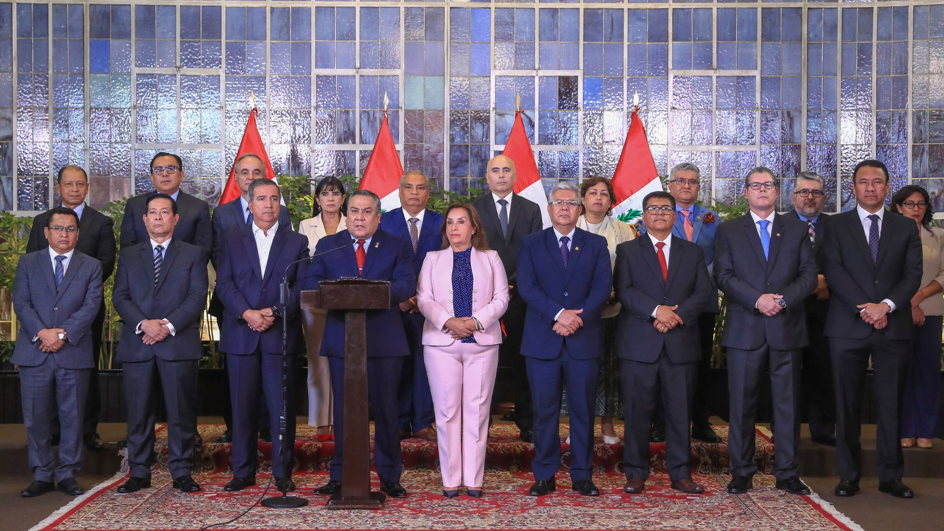 Dina Boluarte aceptó renuncia de todos los Ministros