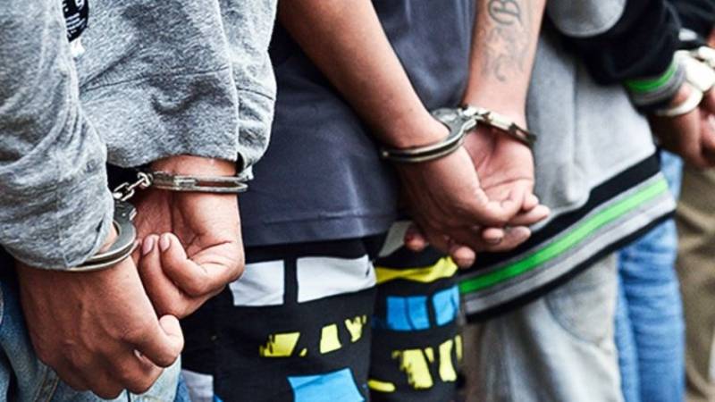 Gobierno impone cadena perpetua para quienes recluten menores en crímenes