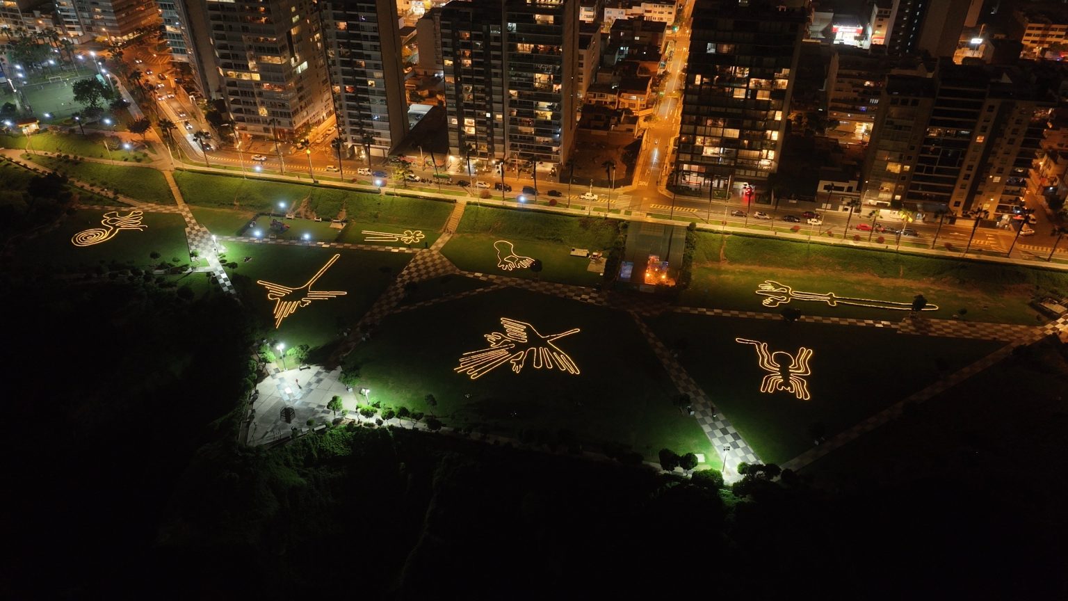 Miraflores repara figuras LED vandalizadas en homenaje a María Reiche