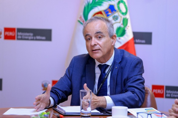 Presentan moción de interpelación contra el ministro Jorge Montero