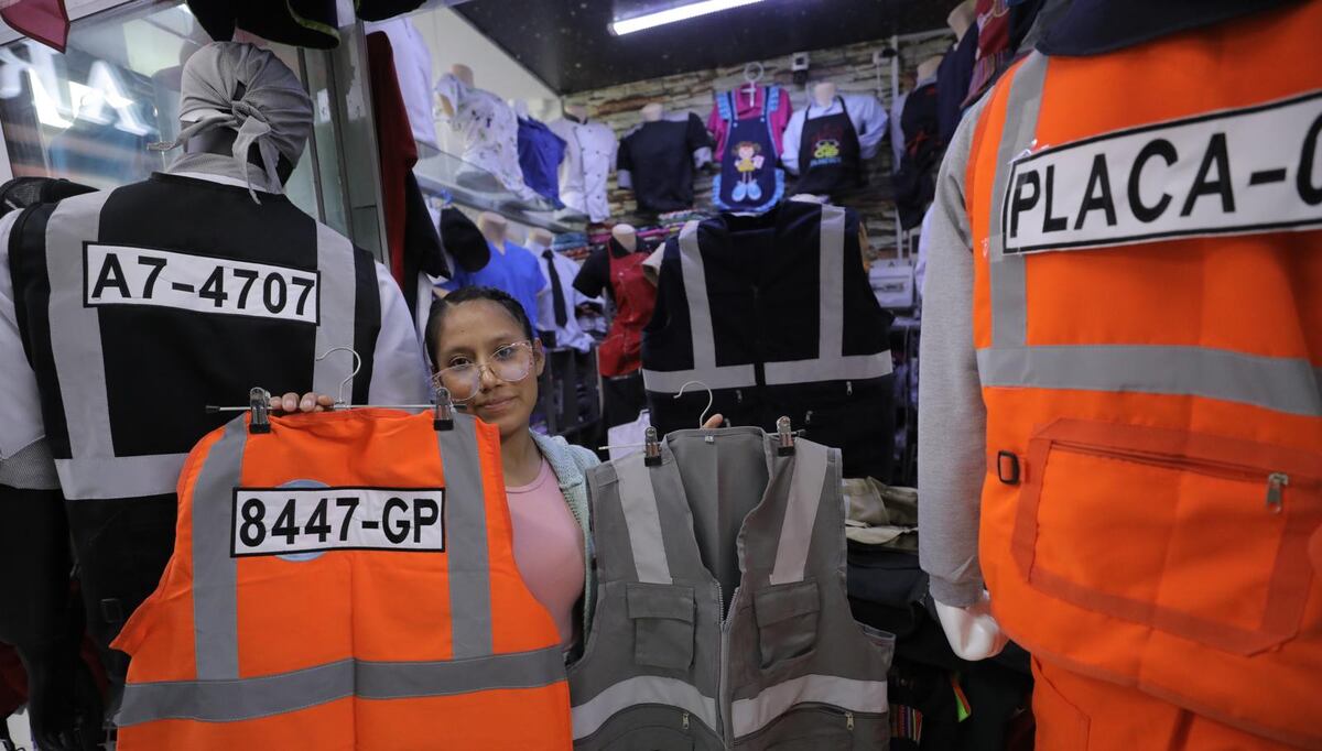 Motociclistas van a Gamarra por chalecos con placa
