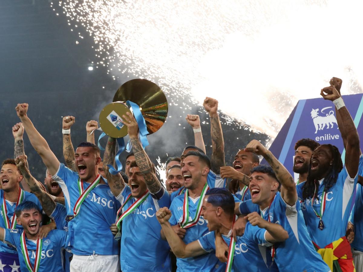 Napoli es campeón de la Serie A de Italia