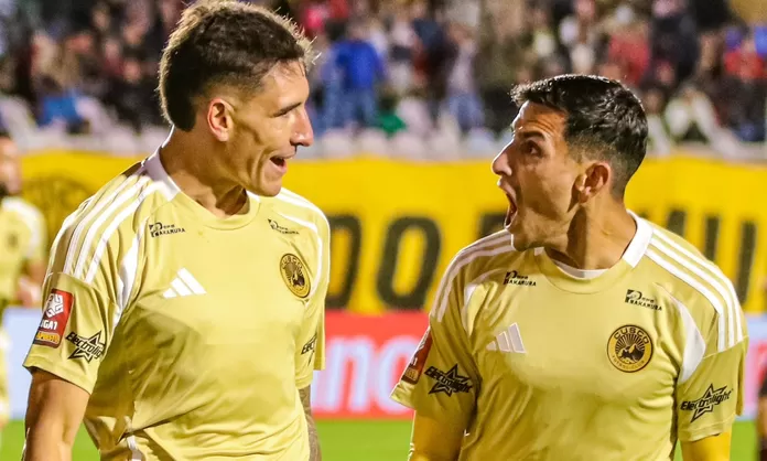 Universitario pierde ante Cusco y no logra despegarse en la punta