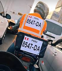 Desde hoy, chaleco y casco obligatorio para motociclistas