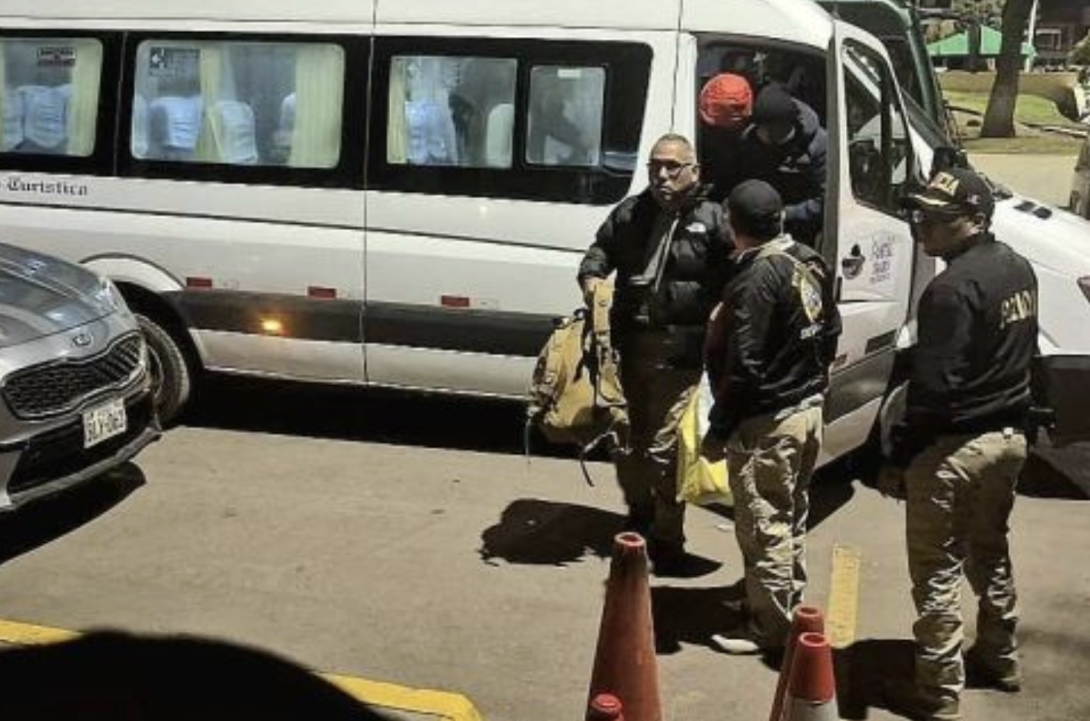 Investigan a policía por desaparición de dinero tras operativo