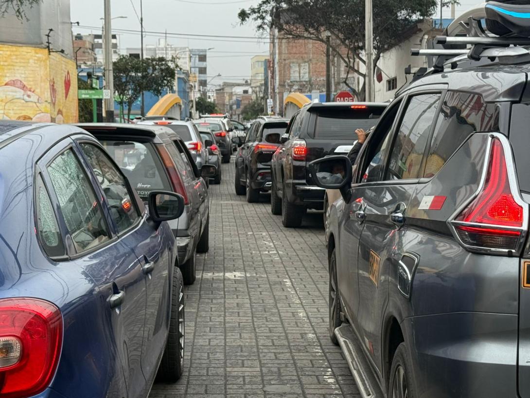 Tráfico en Miraflores por cierre de Bajada Armendáriz